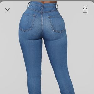 Size 0 never worn Fashion Nova jeans (paid 60)